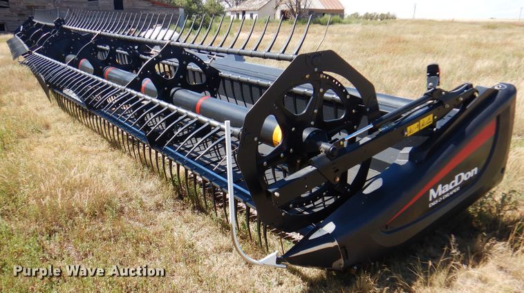 image for item DK8191 2017 MacDon D65  draper head