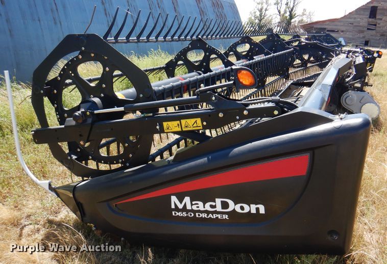 image for item DK8191 2017 MacDon D65  draper head