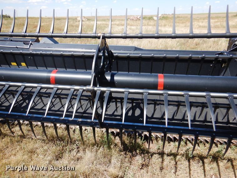 image for item DK8191 2017 MacDon D65  draper head