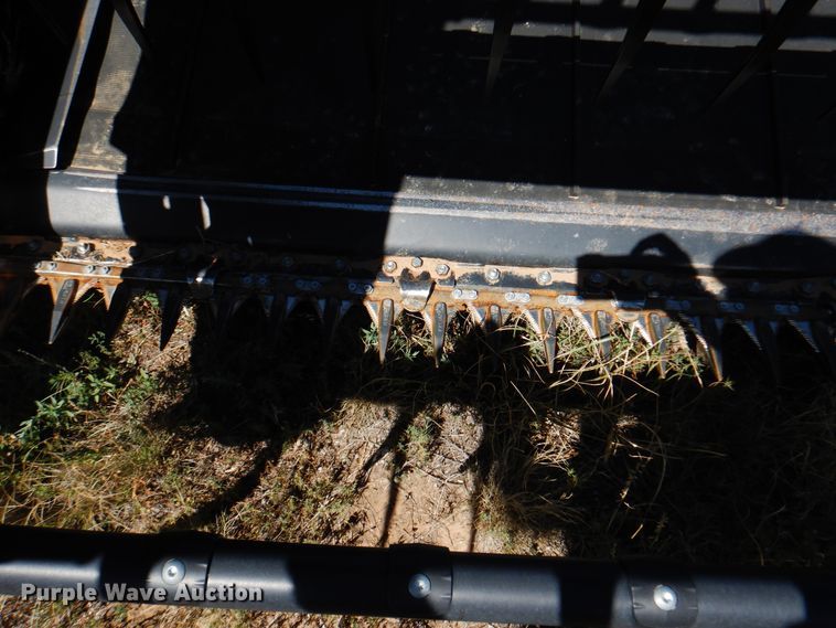 image for item DK8191 2017 MacDon D65  draper head