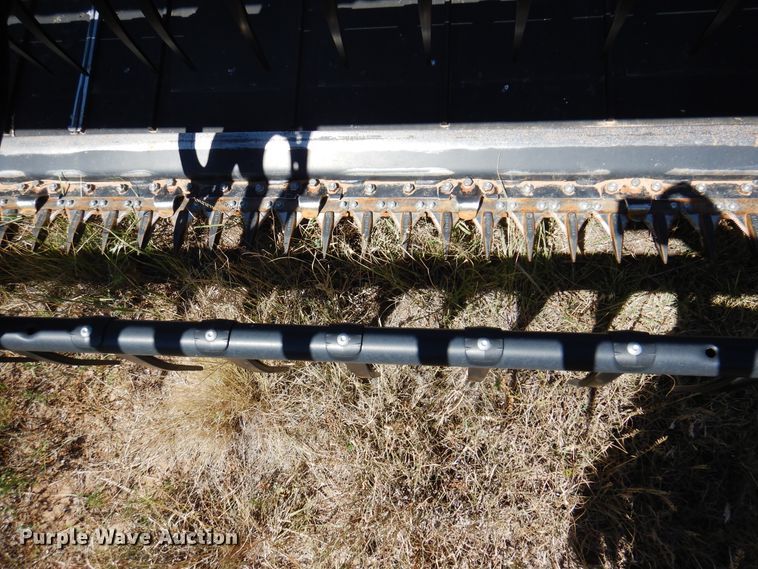 image for item DK8191 2017 MacDon D65  draper head