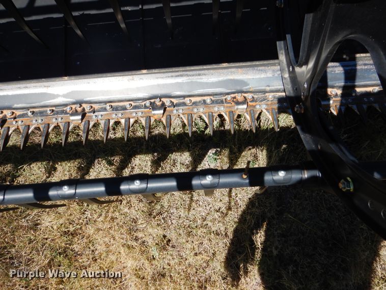 image for item DK8191 2017 MacDon D65  draper head