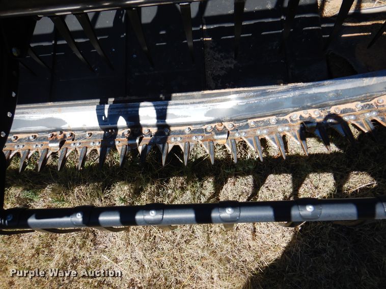 image for item DK8191 2017 MacDon D65  draper head