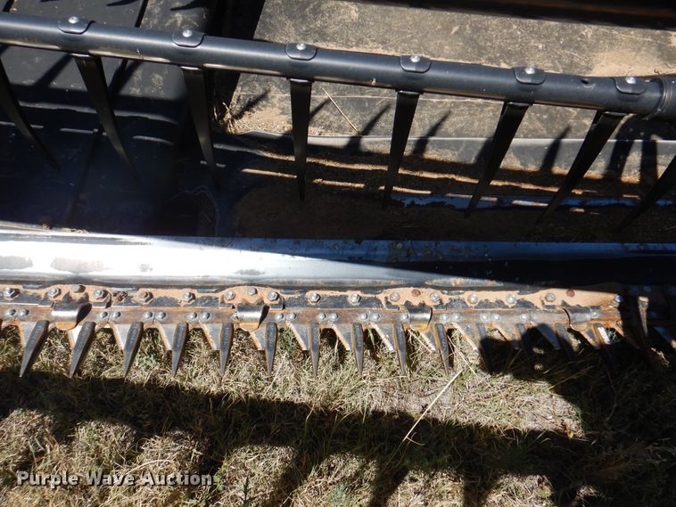 image for item DK8191 2017 MacDon D65  draper head