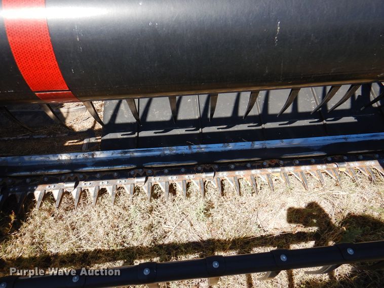 image for item DK8191 2017 MacDon D65  draper head