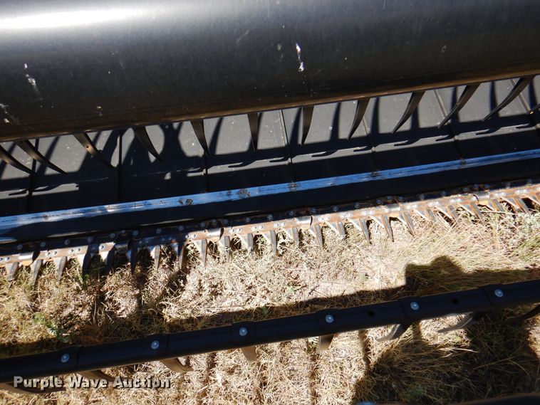 image for item DK8191 2017 MacDon D65  draper head