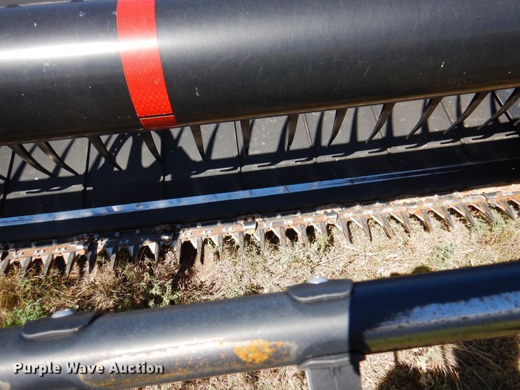 image for item DK8191 2017 MacDon D65  draper head