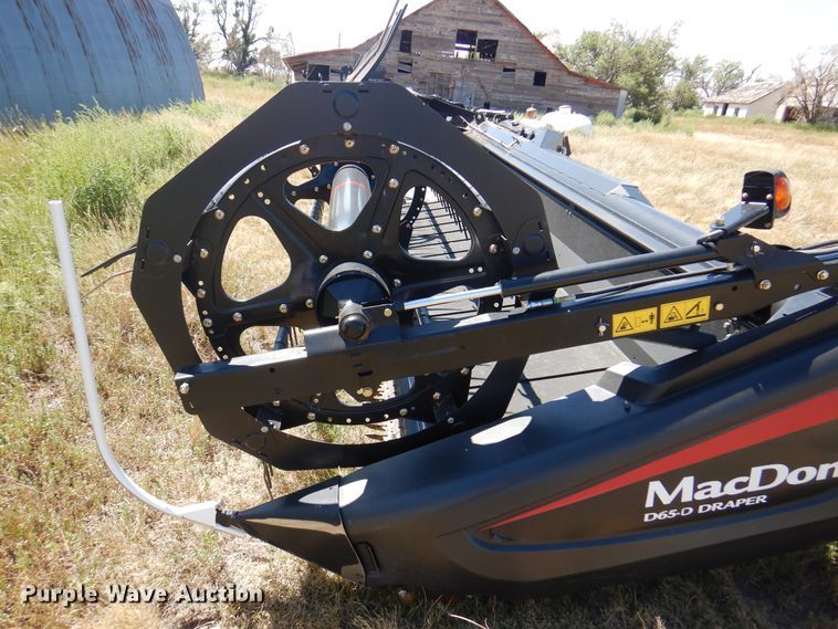 image for item DK8191 2017 MacDon D65  draper head
