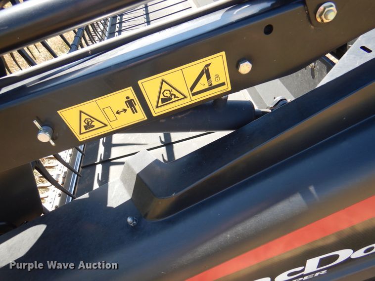 image for item DK8191 2017 MacDon D65  draper head