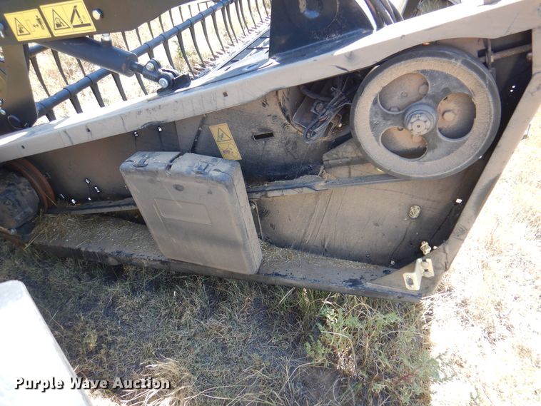 image for item DK8191 2017 MacDon D65  draper head