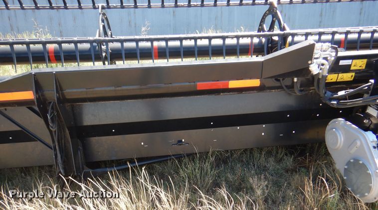 image for item DK8191 2017 MacDon D65  draper head