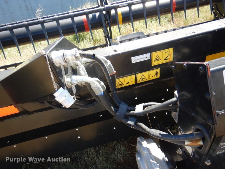 image for item DK8191 2017 MacDon D65  draper head