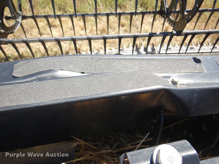 image for item DK8191 2017 MacDon D65  draper head