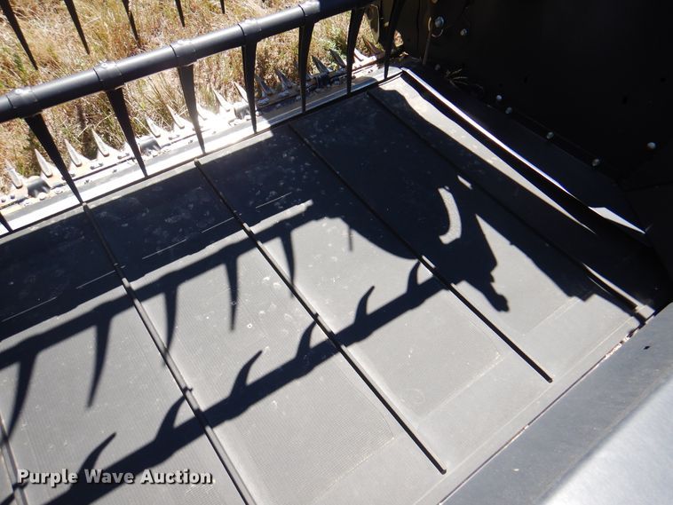 image for item DK8191 2017 MacDon D65  draper head