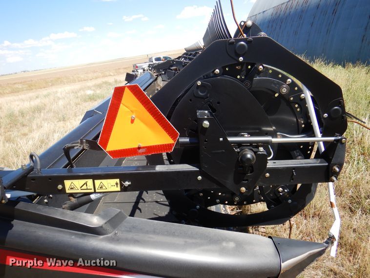 image for item DK8191 2017 MacDon D65  draper head