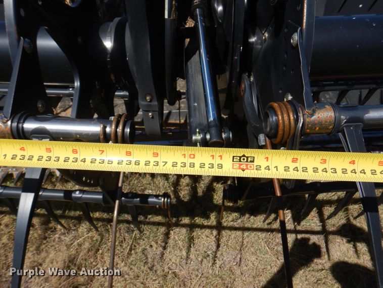 image for item DK8191 2017 MacDon D65  draper head