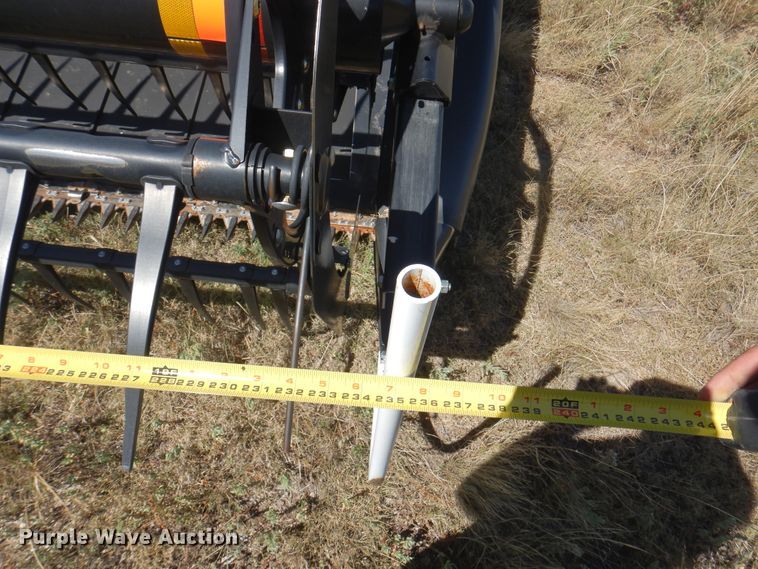 image for item DK8191 2017 MacDon D65  draper head