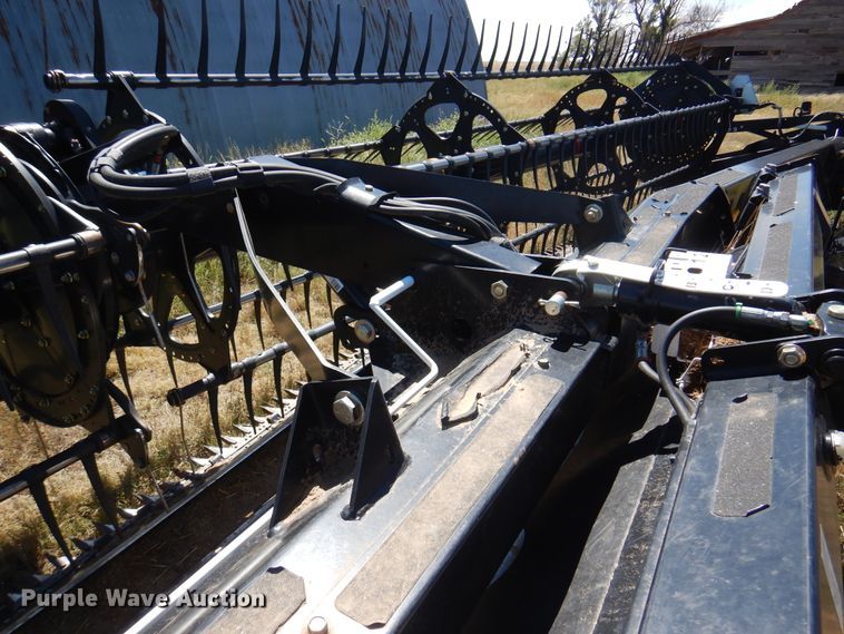 image for item DK8191 2017 MacDon D65  draper head