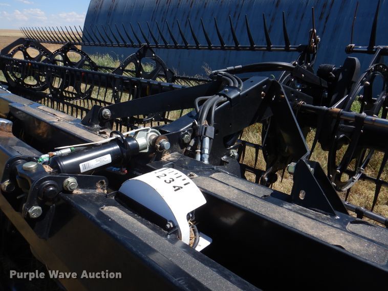 image for item DK8191 2017 MacDon D65  draper head