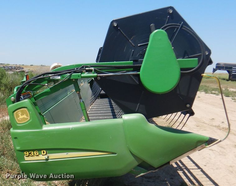 image for item DK8194 2005 John Deere 936D  draper head