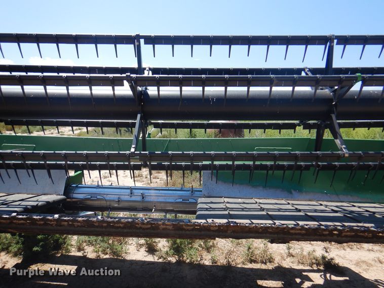 image for item DK8194 2005 John Deere 936D  draper head