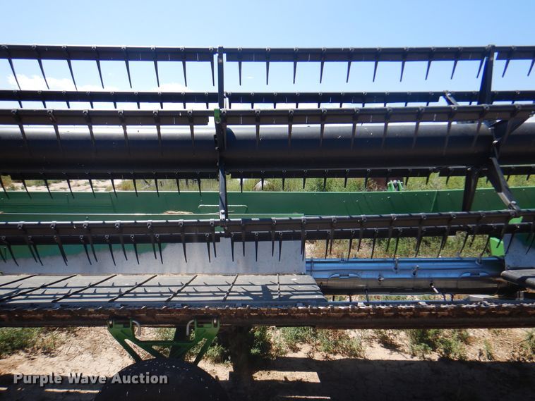 image for item DK8194 2005 John Deere 936D  draper head