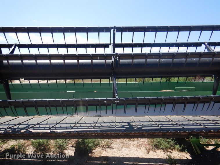 image for item DK8194 2005 John Deere 936D  draper head