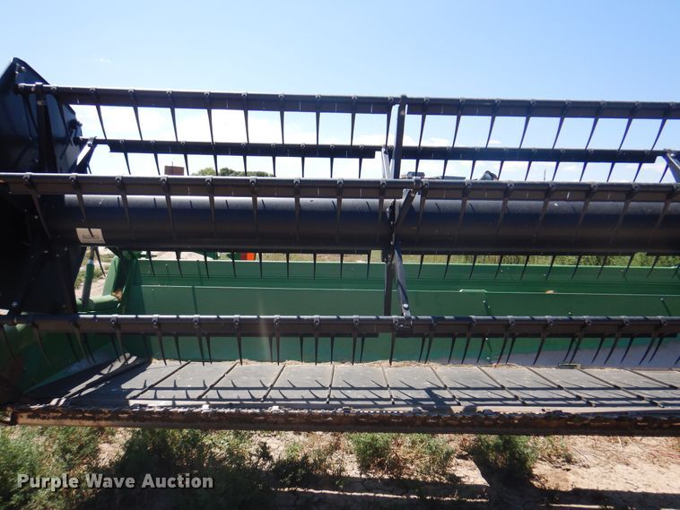 image for item DK8194 2005 John Deere 936D  draper head