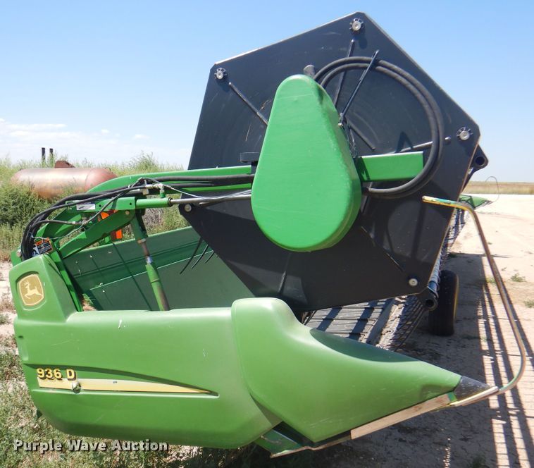 image for item DK8194 2005 John Deere 936D  draper head