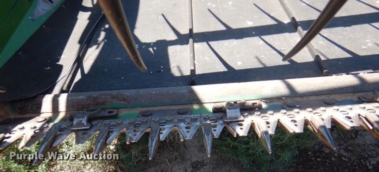 image for item DK8194 2005 John Deere 936D  draper head