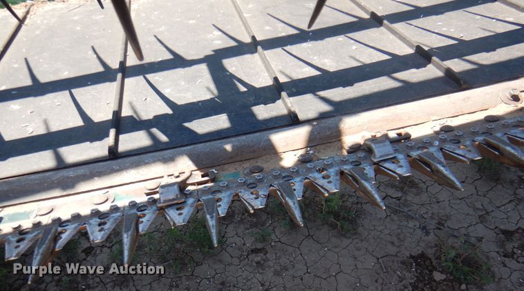 image for item DK8194 2005 John Deere 936D  draper head