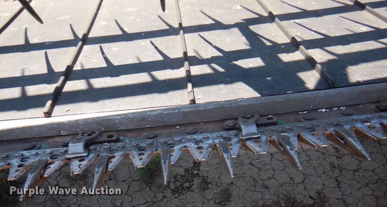 image for item DK8194 2005 John Deere 936D  draper head