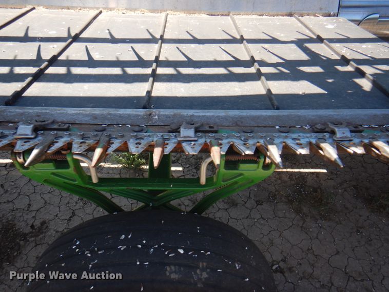 image for item DK8194 2005 John Deere 936D  draper head