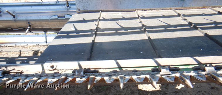 image for item DK8194 2005 John Deere 936D  draper head