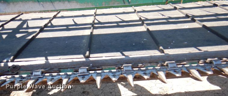 image for item DK8194 2005 John Deere 936D  draper head