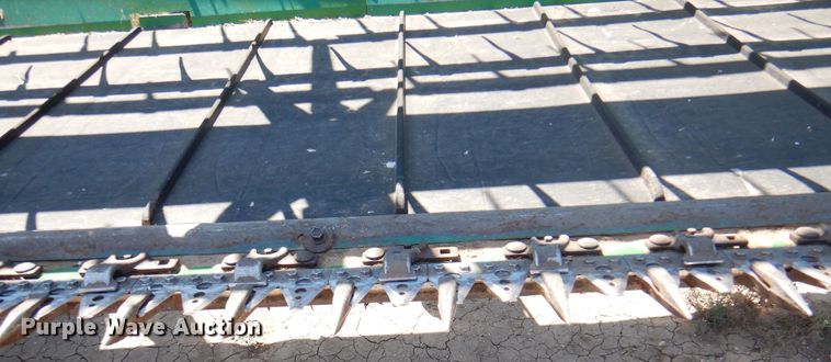 image for item DK8194 2005 John Deere 936D  draper head