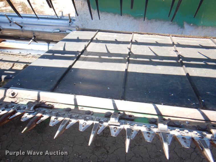 image for item DK8194 2005 John Deere 936D  draper head