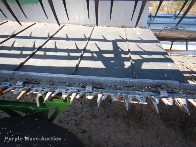 image for item DK8194 2005 John Deere 936D  draper head