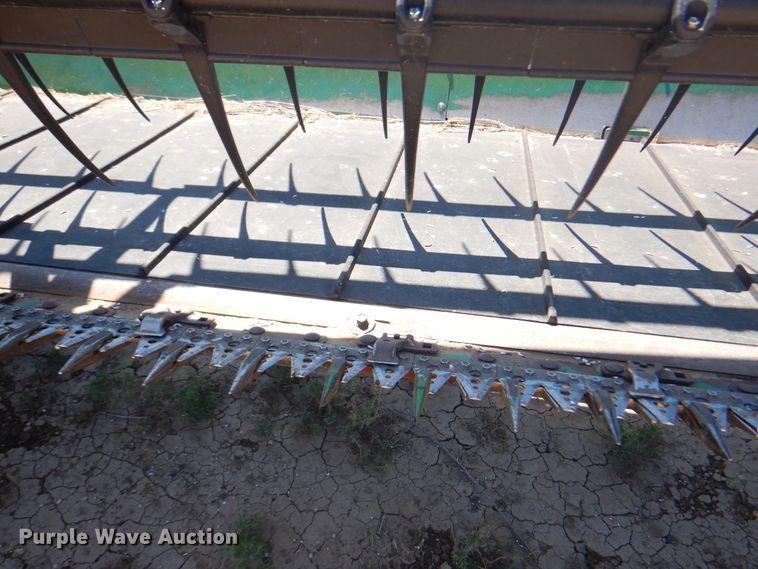 image for item DK8194 2005 John Deere 936D  draper head