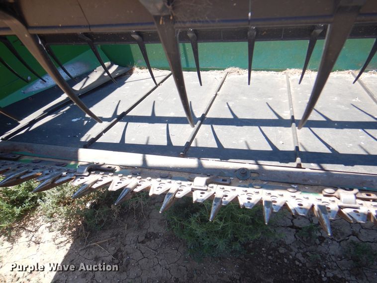 image for item DK8194 2005 John Deere 936D  draper head