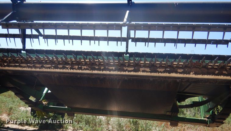 image for item DK8194 2005 John Deere 936D  draper head