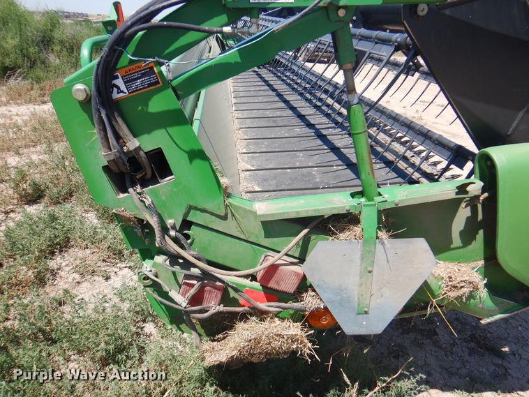 image for item DK8194 2005 John Deere 936D  draper head