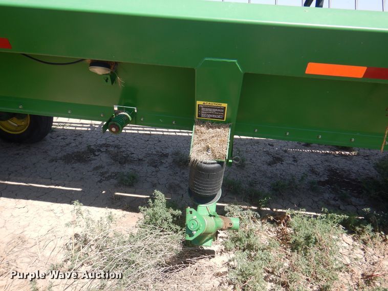 image for item DK8194 2005 John Deere 936D  draper head