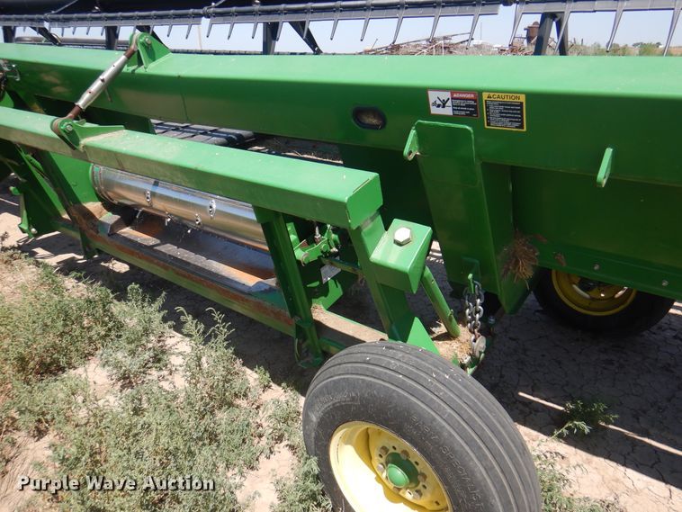 image for item DK8194 2005 John Deere 936D  draper head