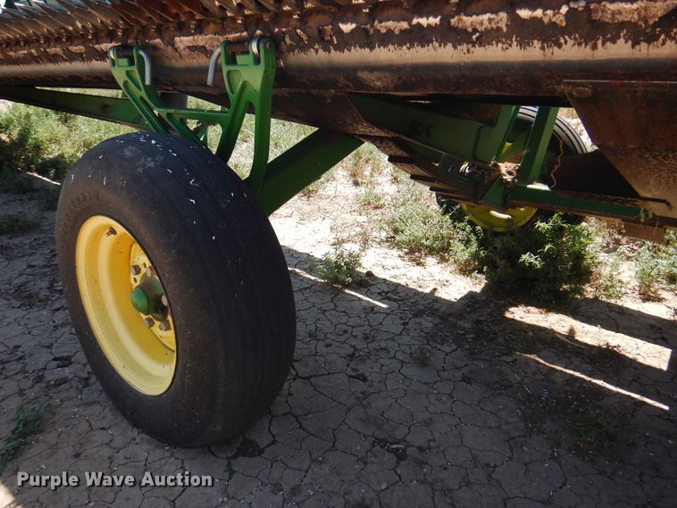 image for item DK8194 2005 John Deere 936D  draper head