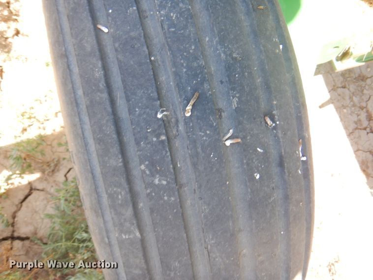 image for item DK8194 2005 John Deere 936D  draper head