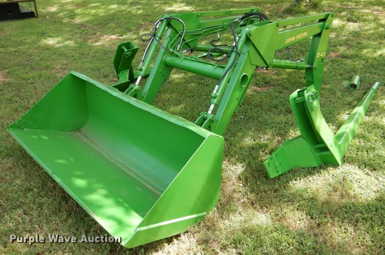 image for item DL0527 John Deere 240  loader