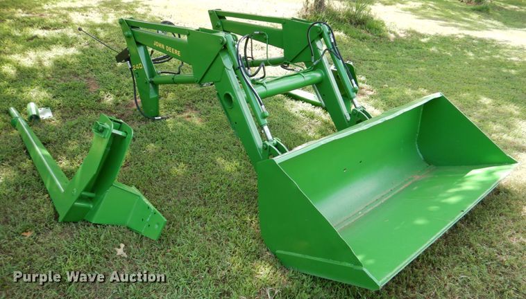 image for item DL0527 John Deere 240  loader