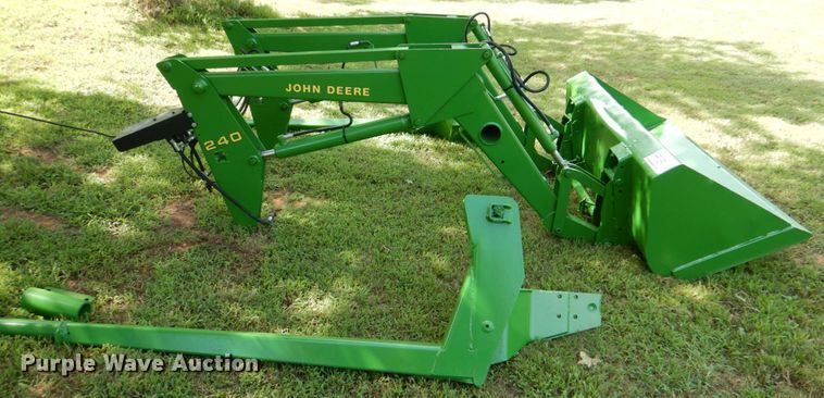 image for item DL0527 John Deere 240  loader