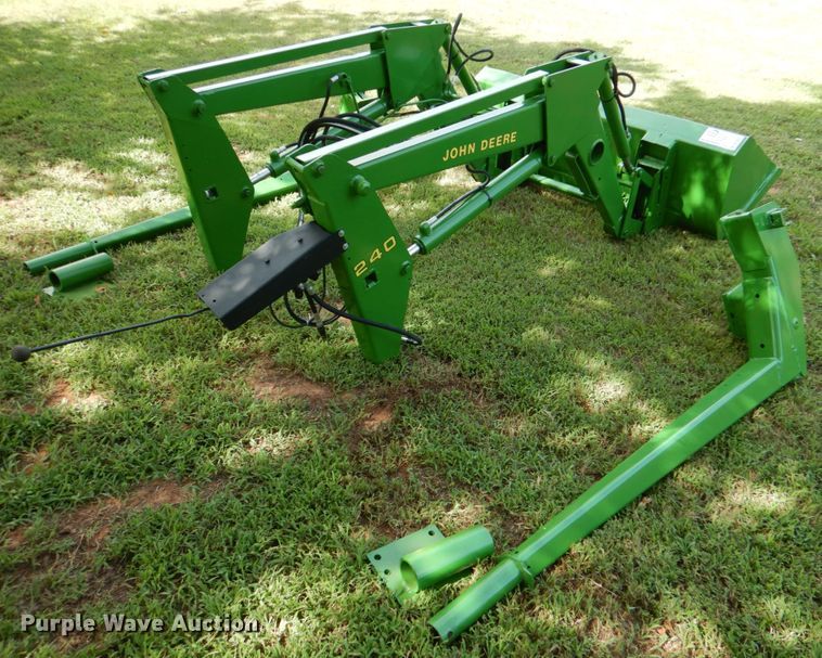 image for item DL0527 John Deere 240  loader